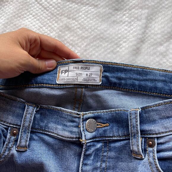 FREE PEOPLE DISTRESSED FRAYED HEM SKINNY JEANS - Picture 3 of 4